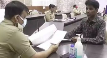 जनसुनवाई में एक अनोखा मामला-घर से पीएम मोदी की तस्वीर हटाओ ,नहीं तो मकान खाली करो