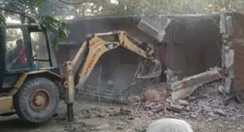 दुष्कर्म का आरोपी महंत के घर पर चला बुलडोजर