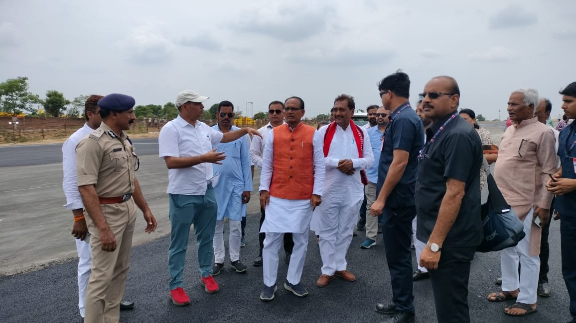 मुख्यमंत्री चौहान ने शहडोल के ग्राम लालपुर व पकरिया में कार्यक्रम स्थल की तैयारियों का लिया जायजा
