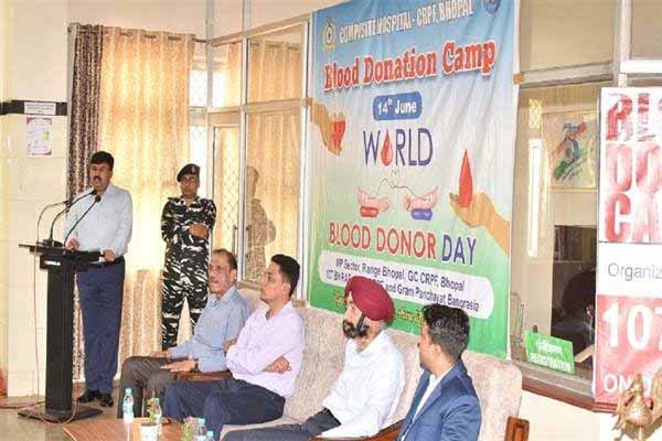 रक्तदान करने की शपथ ली