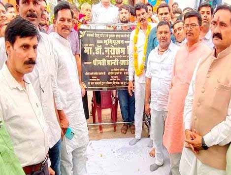 गृह मंत्री डॉ. मिश्रा ने एक करोड 13 लाख की सीसी रोड का किया भूमि-पूजन
