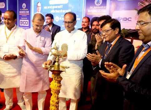 एससी, एसटी वर्ग में उद्यमिता को प्रोत्साहित करने के लिए प्रत्येक जिले में लगाए जाएंगे जागरूकता शिविर – मुख्यमंत्री चौहान