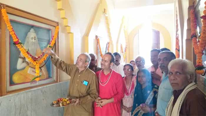 दादाजी धाम मंदिर का स्थापना दिवस हर्ष उल्लास भक्ति भाव से मनाया गया