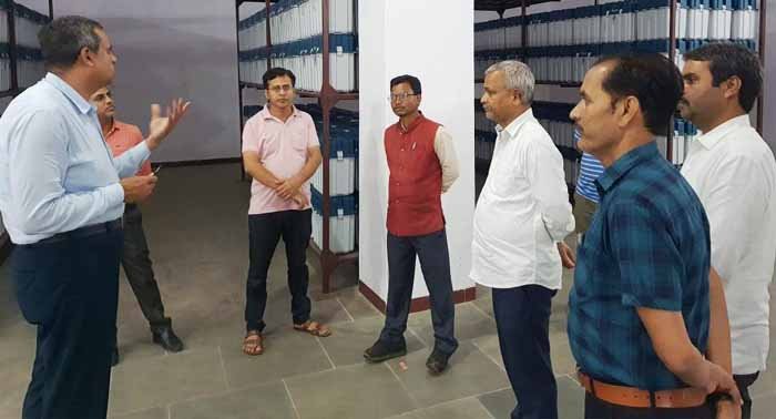 कलेक्टकर एवं जिला निर्वाचन अधिकारी मिश्रा ने ईव्हीएम वेयर हाउस का त्रैमासिक निरीक्षण किया