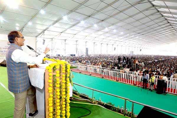 अब संविदा कर्मचारियों के लिए प्रतिवर्ष अनुबंध की प्रक्रिया समाप्त : मुख्यमंत्री चौहान