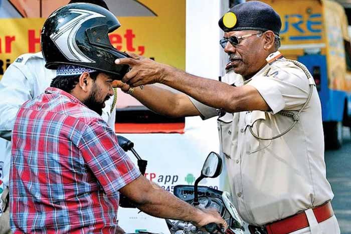 बिना हेलमेट या सीट बेल्ट के वाहन चलाते पकड़े गये तो अब दोगुना जुर्माना, पुलिस का विशेष चेकिंग अभियान