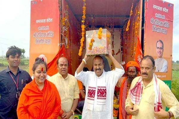 संतों की वाणी और जनता के उत्साह ने आध्यात्मिकता का रंग बिखेरा