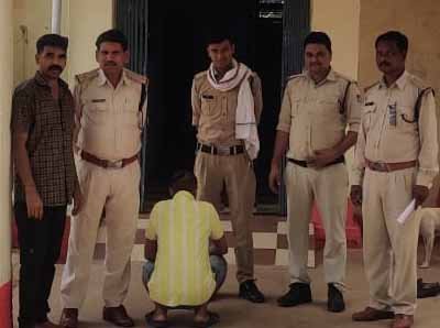 खजुराहो में पुलिस अवैध शराब कारोबारियों पर बड़ी कार्यवाही, 81 लीटर की जप्ती