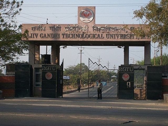 रजिस्ट्रार ने भ्रष्टाचार की अधीनस्थों से कराई जांच, ली क्लीन चिट, लिख दिया जांच बंद