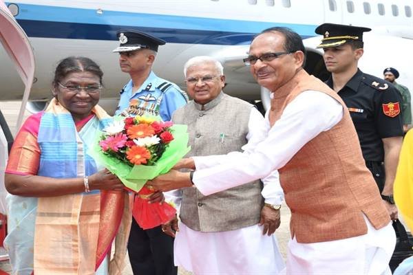 MP – राष्ट्रपति श्रीमती द्रोपदी मुर्मु का ग्वालियर विमानतल पर आत्मीय स्वागत