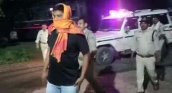 MP में मजदूर पर पेशाब करने वाला व्यक्ति गिरफ्तार, पिता का दावा बीजेपी से है प्रवेश शुक्ला का कनेक्शन