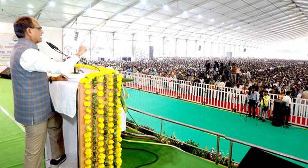 अब संविदा कर्मचारियों के लिए प्रतिवर्ष अनुबंध की प्रक्रिया होगी समाप्त: मुख्यमंत्री शिवराज