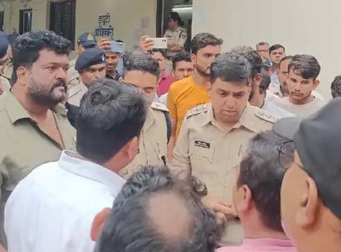 इंदौर में परेशान दिव्यांग ने दी जान, धमकाने वाला एसआई सस्पेंड