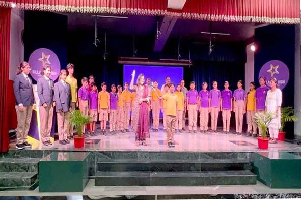 स्कूली बच्चों द्वारा सांकेतिक भाषा में राष्ट्रगान की मनमोहक प्रस्तुति