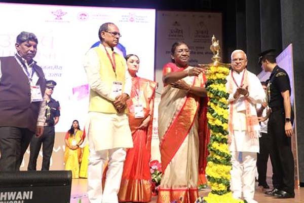 भारत को समग्र विकास के उत्कर्ष तक ले जाएँ : राष्ट्रपति श्रीमती द्रौपदी मुर्मु