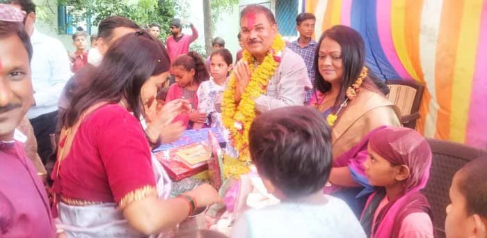 टीला नरेनी में एक भव्य विदाई कार्यक्रम