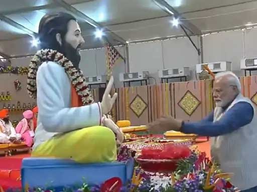 प्रधानमंत्री मोदी ने रखी रविदास मंदिर की नींव, बोले- अतीत से सबक लेकर विरासत को बढ़ाएं