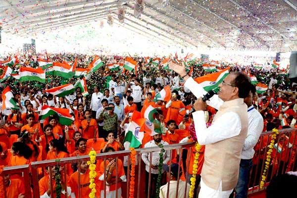 देशभक्ति और राष्ट्रप्रेम से सराबोर हुआ बुधनी नगर