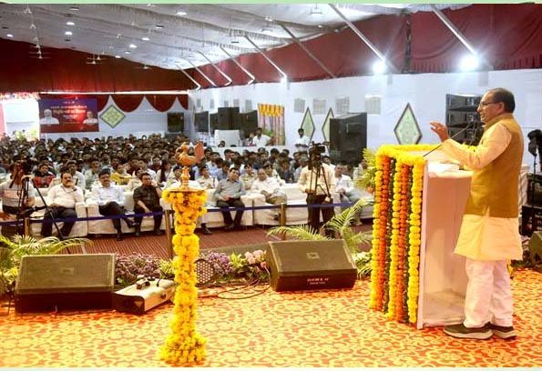 एक वर्ष में 1 लाख सरकारी पदों पर होगी भर्ती, अभी तक 60 हजार पदों पर नियुक्ति : मुख्यमंत्री चौहान