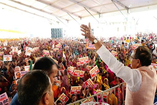 बहन-बेटियों को दिए सरकार चलाने के सूत्र : मुख्यमंत्री चौहान