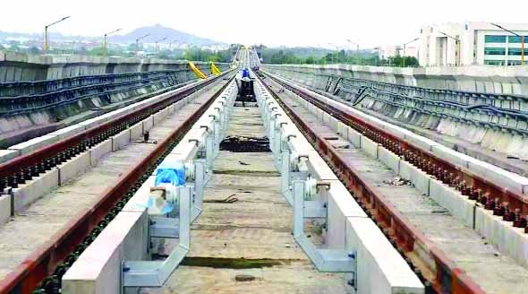 मेट्रो की पटरी बिछाने के काम में आई तेजी, सितंबर तक टारगेट