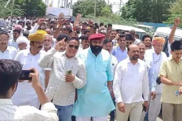 जो पार्टी हमें इग्नोर करेगी उसे मुंह की खानी पड़ेगी – करणी सेना प्रमुख