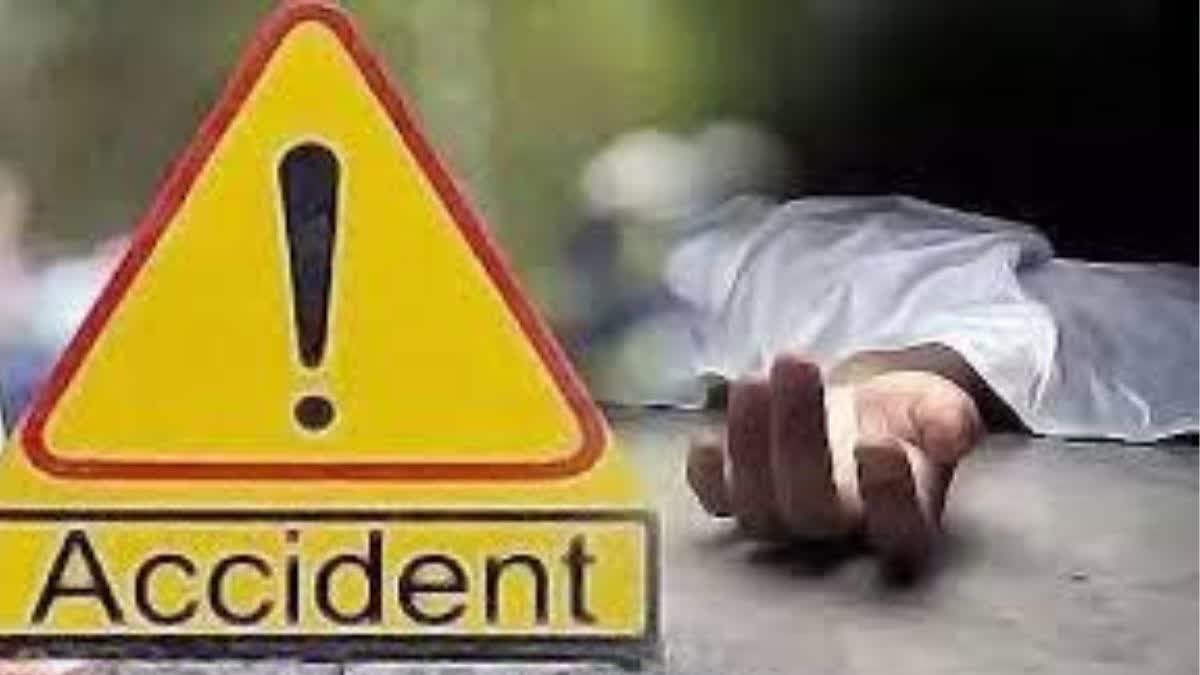 बाइकों की भिड़ंत के बाद उछलकर गिरा स्कूली छात्र, रोड रोलर की चपेट में आने से मौके पर मौत