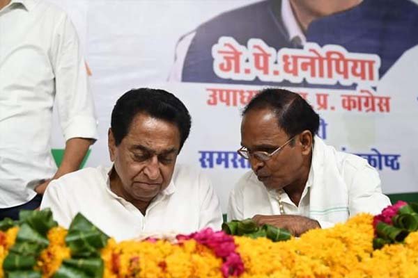 बसंत चौरसिया को प्रदेश कांग्रेस कमेटी का महामंत्री बनाए जाने पर समर्थकों, शुभचिंतकों में खुशी की लहर,बांटी मिठाइयां