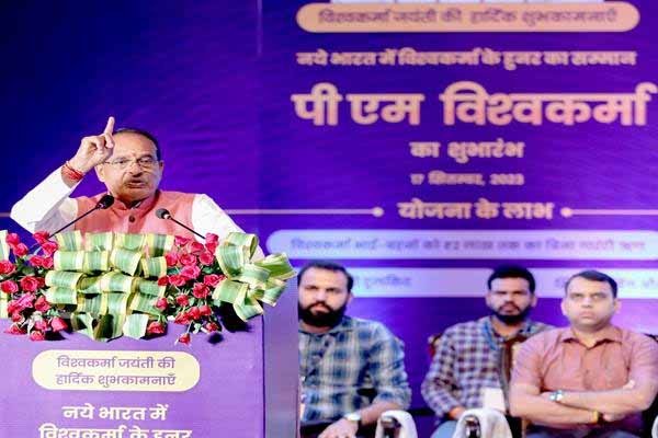प्रधानमंत्री मोदी ने पीएम विश्वकर्मा योजना का किया शुभारंभ