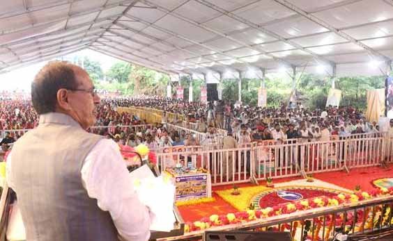 समाज में बदलाव लाने के लिए निरंतर काम कर रही सरकार : मुख्यमंत्री चौहान