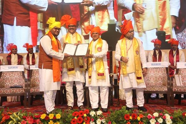 दीक्षांत शपथ और उपदेश को अपने जीवन में उतारें विद्यार्थी: राज्यपाल पटेल