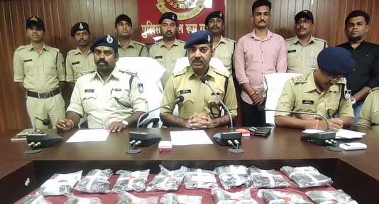 पुलिस ने अवैध हथियारों की सप्लाई, 23 पिस्टल सहित दो आरोपी गिरफ्तार