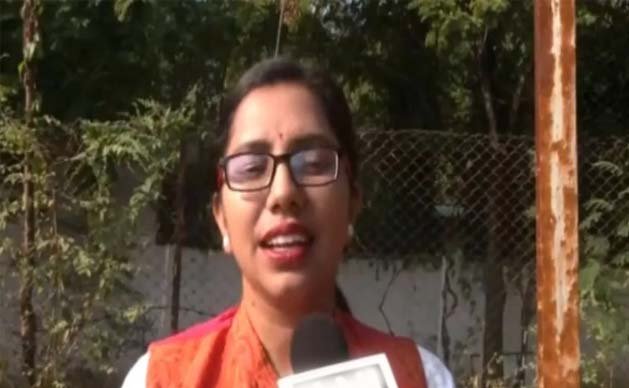 पूर्व SDM निशा बांगरे कमल नाथ से मिलने पहुंची, बोलीं- वे मेरे इस्तीफे का कर रहे थे इंतजार