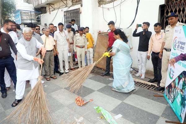 बच्चों को सफ़ाई-संस्कृति से संस्कारित करें: राज्यपाल पटेल