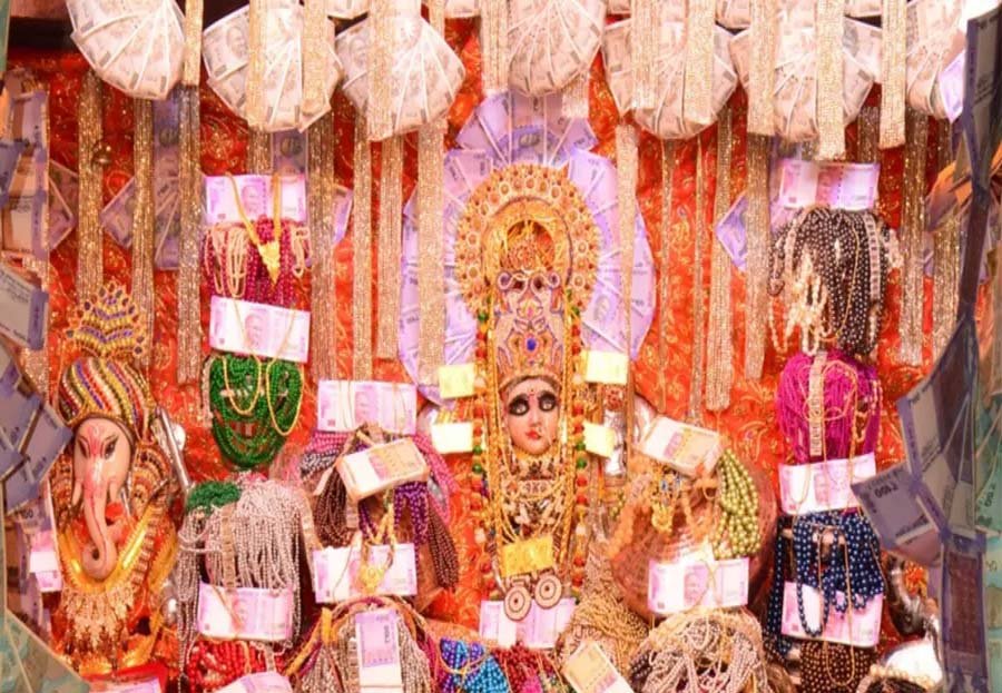 रतलाम का महालक्ष्मी का दरबार दीपावली पर हीरे-जवाहरात और नगदी से सजेगा