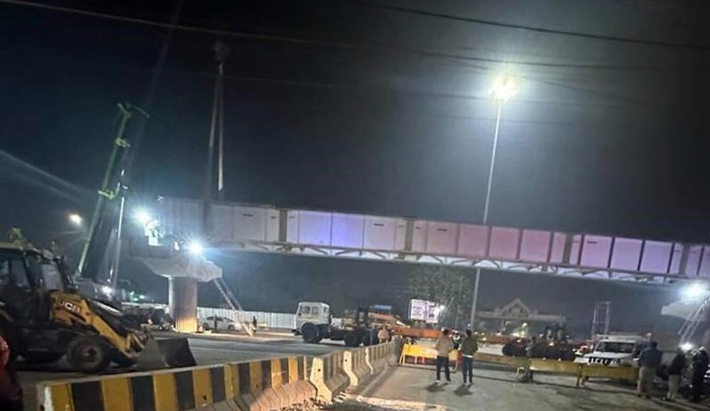 खजराना फ्लाईओवर, पियर पर रखा पहला स्टील गर्डर