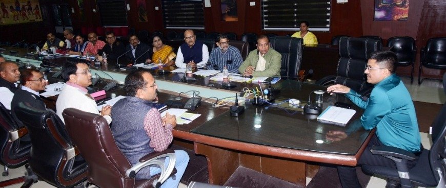 CG : समय पर स्कूल नहीं आने वाले शिक्षकों पर होगी सख्त कार्रवाई : कलेक्टर