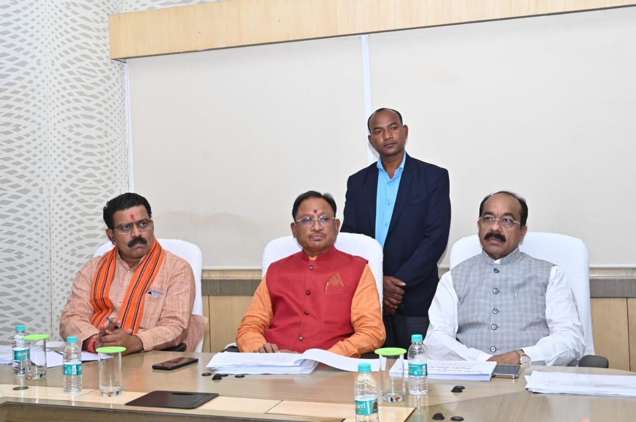 CG : मुख्यमंत्री विष्णुदेव साय ने ली उच्च स्तरीय बैठक, पुलिस और खुफिया विभाग के बड़े अधिकारी मौजूद