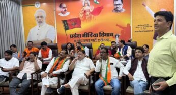 रायपुर बीजेपी दफ्तर में खुशी का माहौल, बीजेपी 54 सीटों पर आगे
