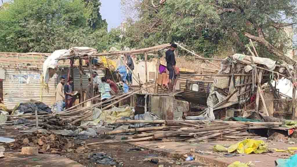 CG : बाज़ार और अवैध अतिक्रमण पर चला बुलडोजर