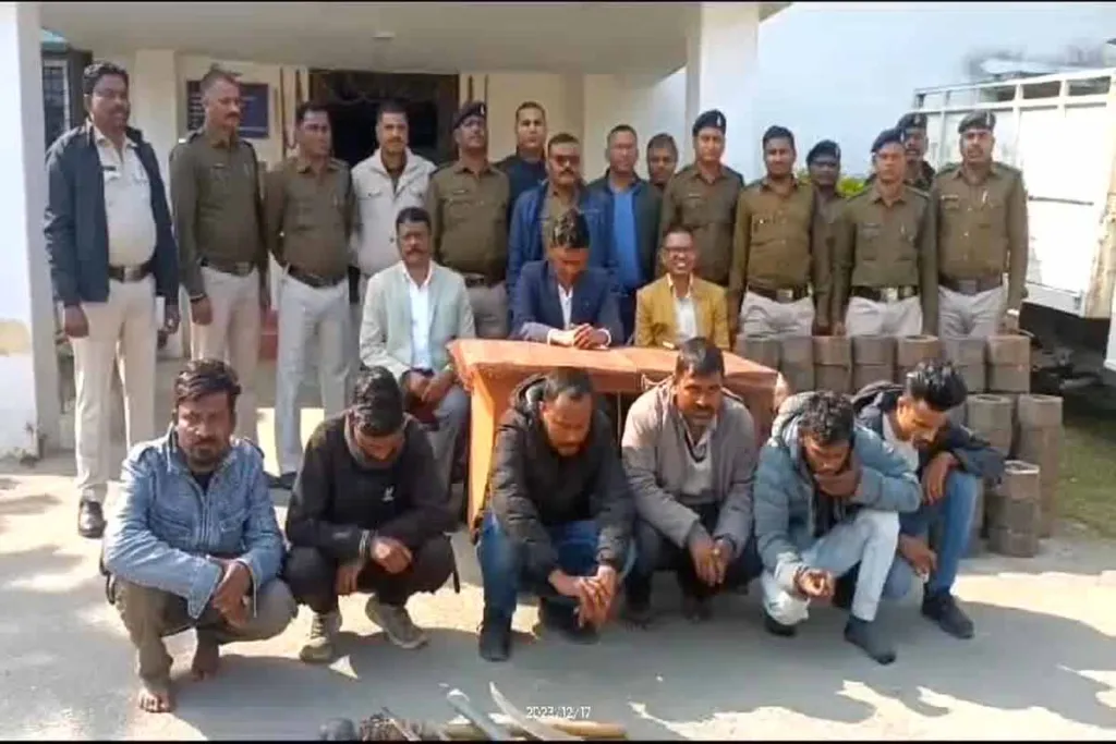 CG : गोदाम में बड़ी डकैती, 9 बदमाश गिरफ्तार  