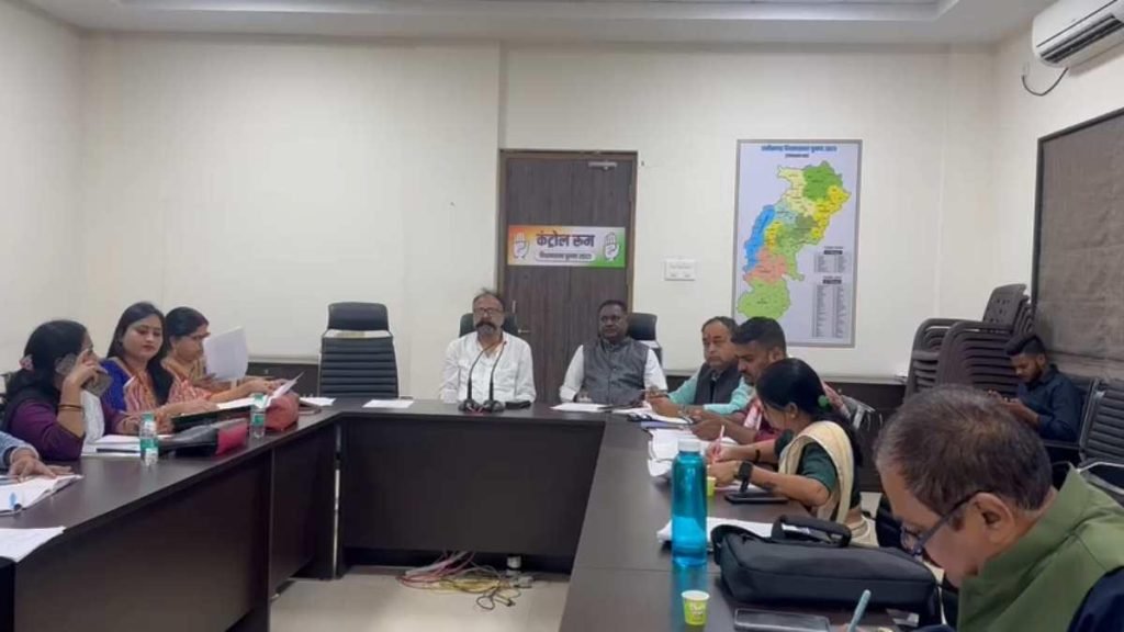 रायपुर : राजीव भवन कंट्रोल रूम का नजारा, रुझानों में कांग्रेस आगे
