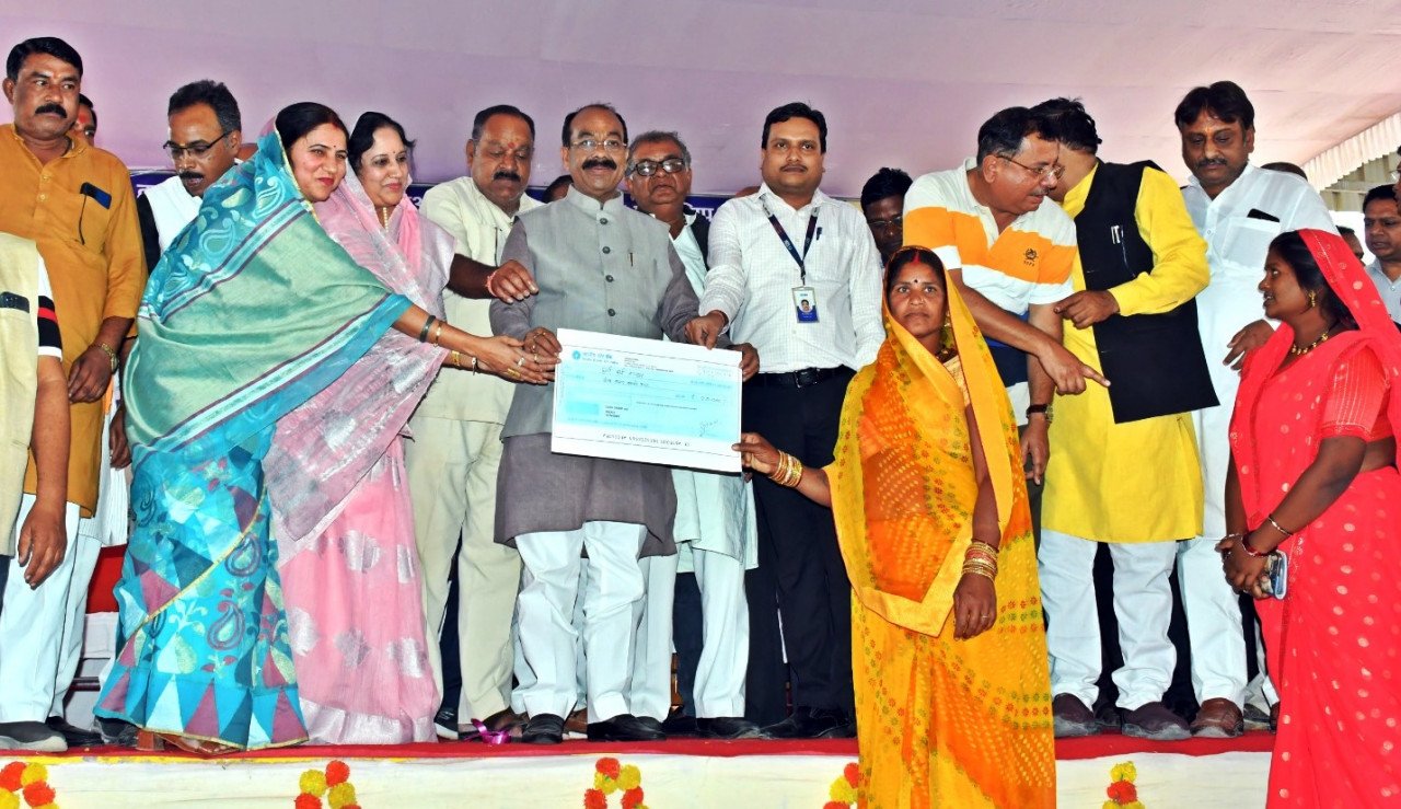 रायपुर : विकसित भारत संकल्प यात्रा के माध्यम से अंतिम पायदान पर खड़े लोगों तक पहुंच रही है योजनाएं – अरूण साव