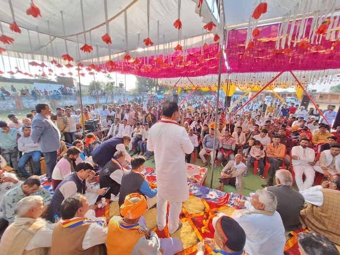 डॉ. भीमराव अम्बेडकर जी की प्रतिमा का पूर्व विधायक डॉक्टर शिशुपाल यादव ने किया अनावरण