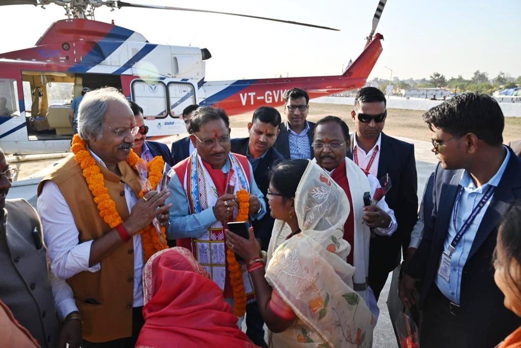 रायपुर : मुख्यमंत्री का तातापानी पहुंचने पर हुआ भव्य स्वागत