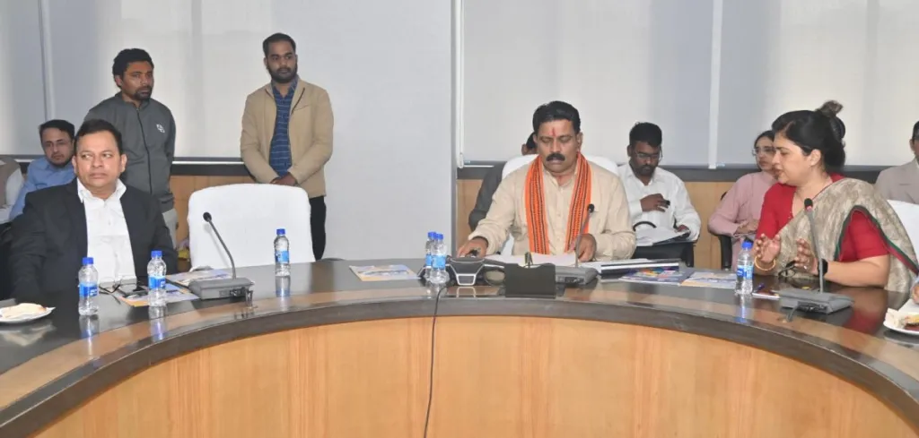 CG : अपने विभागों को डिजीटल प्लेटफार्म पर लाएं – गृह मंत्री विजय शर्मा