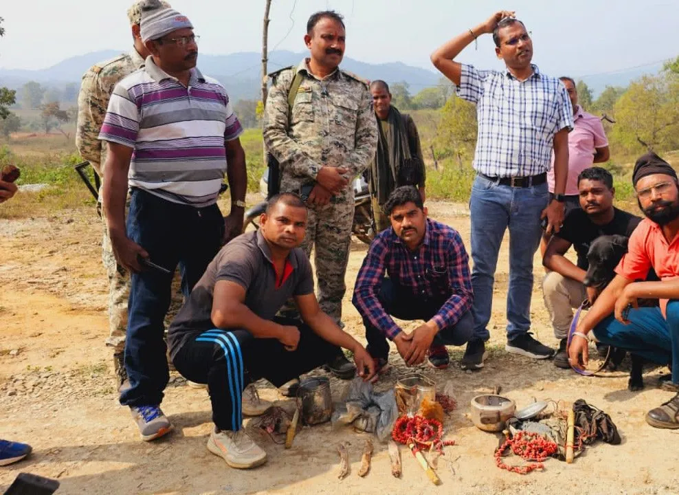 CG : गश्त पर निकले जवानों ने बरामद किए 2 IED बम