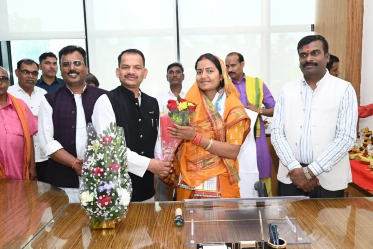 CG : महिला एवं बाल विकास मंत्री लक्ष्मी राजवाड़े ने मंत्रालय में संभाला पदभार
