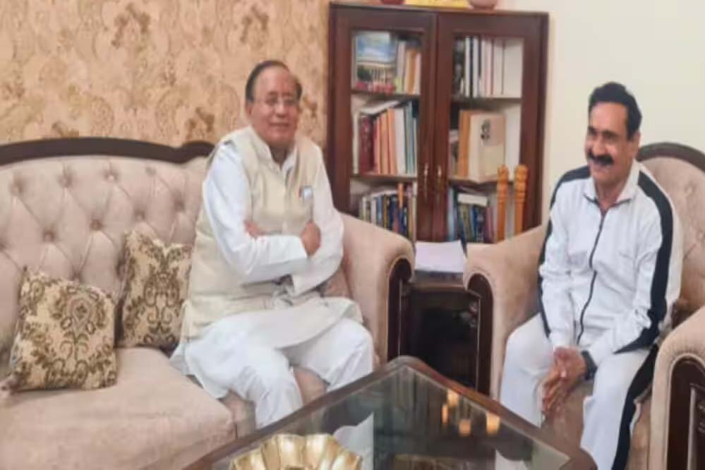 नरोत्तम मिश्र से मिले कांग्रेस विधायक राजेन्द्र कुमार सिंह, अटकलें तेज