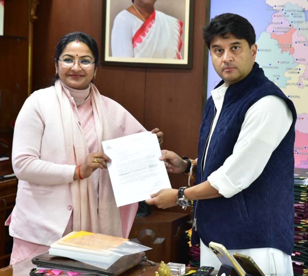 केन्द्रीय मंत्री सिंधिया से राज्य मंत्री श्रीमती बागरी ने नई दिल्ली में की भेंट
